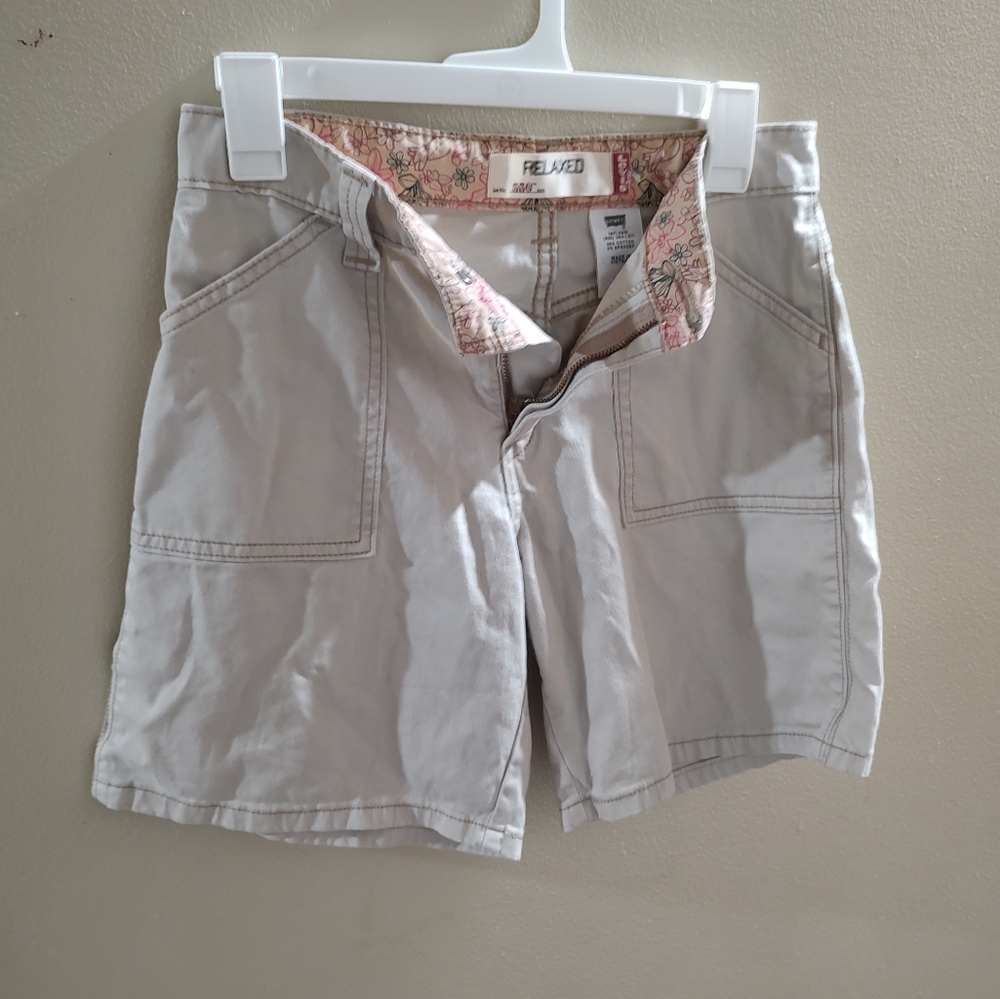 Relaxed Fit Beige Shorts
